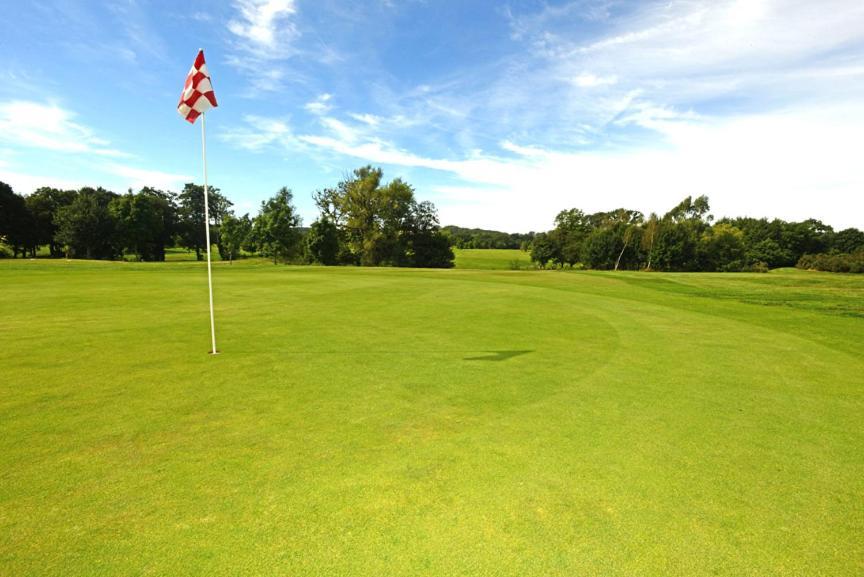 Blacknest Golf And Country Club Алтон Экстерьер фото
